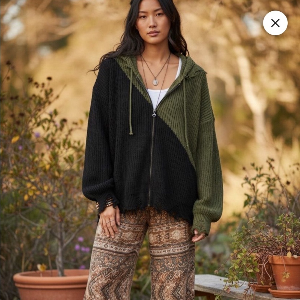 NWT Umgee Black and Green V-Neck Sweater